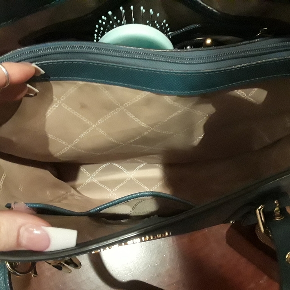 Michael Kors East West Voyager Tote Bag - Picture 10 of 16